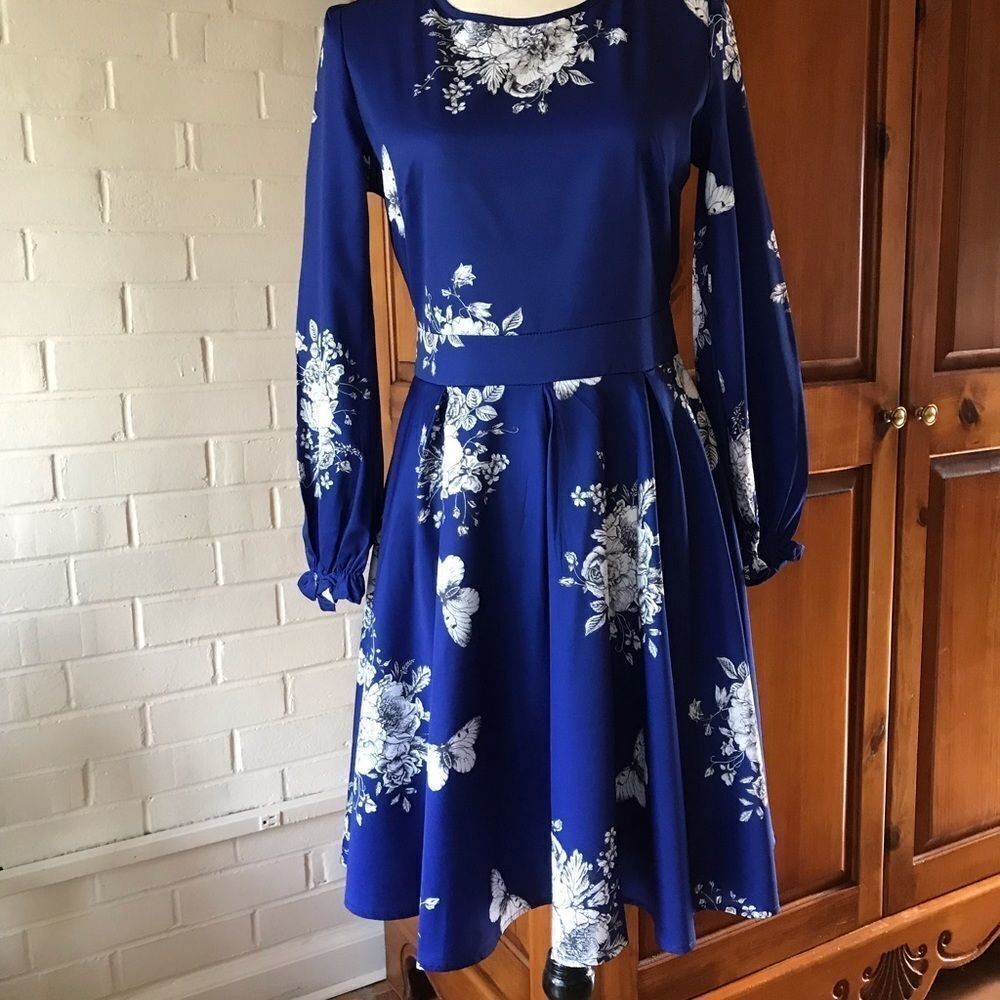 ROYAL blue flowers and butterflies print dress fit and flare NWOT - Picture 3 of 11